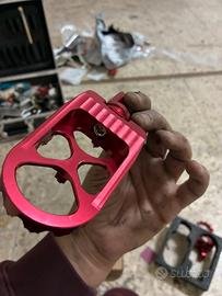 Pedaline moto rosse