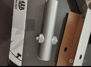 Chiudiporta con fermo e braccio a compasso MAB