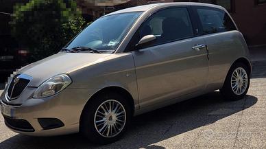 Auto in buone condizioni, prezzo trattabile