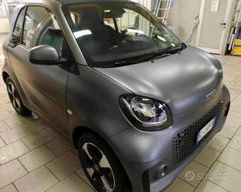 Smart fortwo EQ Mattrunner (22kW) iva esposta