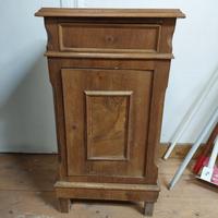 comodino metà 900