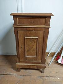 comodino metà 900
