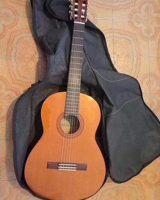 chitarra classica con accessori 
