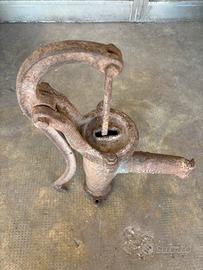 Pompa a mano d’epoca Savoia 22 originale