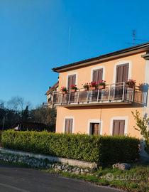 Casa da ristrutturare con vista lago