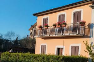 Casa da ristrutturare con vista lago