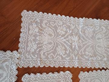 centrini in filet fatti a mano 
