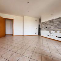 APPARTAMENTO DI GENEROSE METRATURE - RECENTE IN CE