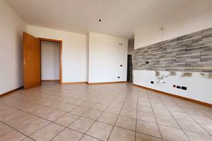 APPARTAMENTO DI GENEROSE METRATURE - RECENTE IN CE