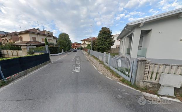 Camera Singola con Balcone Privato a Biassono