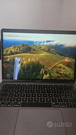 MacBook Air Retina 2018 con 131 cicli batteria