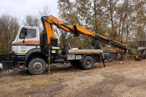 Autogru mercedes 4x4 con cestello