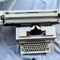 Macchina da scrivere Olivetti Linea 98.