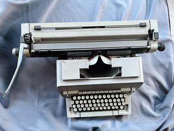 Macchina da scrivere Olivetti Linea 98.