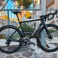 Bicicletta in carbonio con ruote in carbonio 