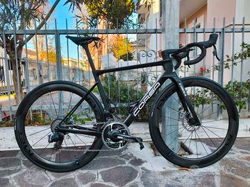 Bicicletta in carbonio con ruote in carbonio 