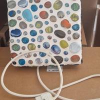 Lampada da parete con sassi in vetro  multicolore 