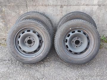 4 gomme invernali 175/65 R14 con cerchi in acciaio