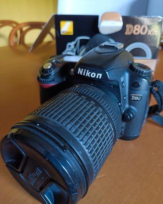 NIKON D80 + zoom 18-135mm - macchina fotografica
