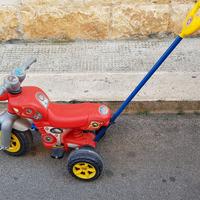 Triciclo per bambini con maniglia di controllo