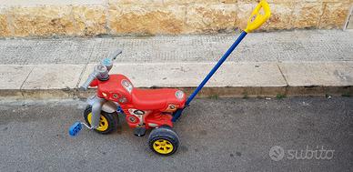 Triciclo per bambini con maniglia di controllo