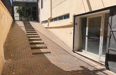 Locale commerciale uso negozio / deposito