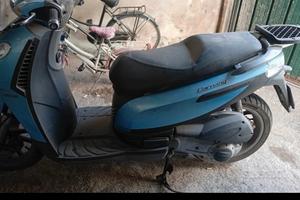 Scooter carnaby Piaggio 125 tenuto molto bene semp