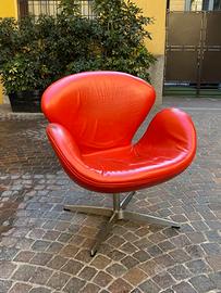 POLTRONCINA MODELLO SWAN CHAIR.