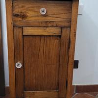 comodino in castagno 
