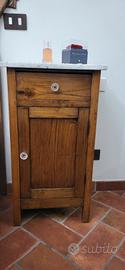 comodino in castagno 