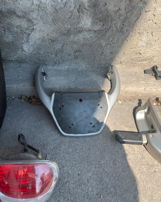 Ricambi Aprilia scarabeo 250 - piastra posteriore
