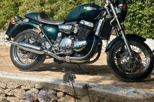 TRIUMPH LEGEND TT 900