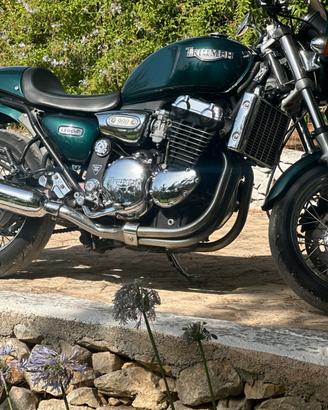 TRIUMPH LEGEND TT 900