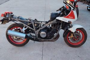 Moto Yamaha FZ-750, 1987