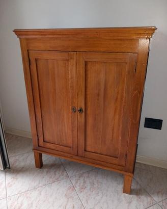 Mobiletto in legno