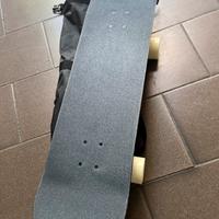 skateboard custom in fibra di carbonio