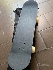 skateboard custom in fibra di carbonio