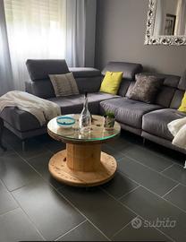 Divano con chaise longue e seduta relax