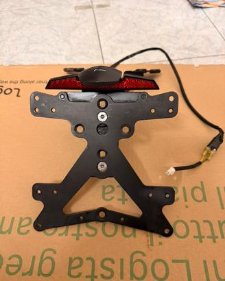Porta targa Rizoma Tmax 560 dal 2022/26