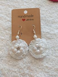 orecchini fatti a mano bianchi 