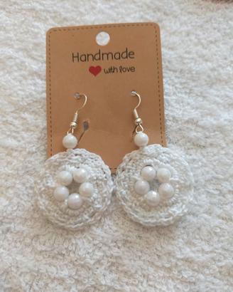 orecchini fatti a mano bianchi 