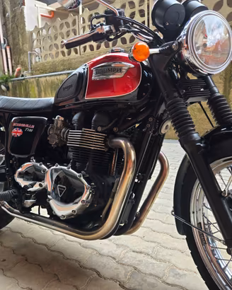 Triumph Bonneville T100 efi