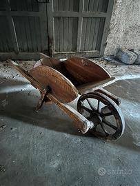 Cariola in legno vintage