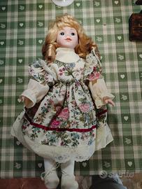 Bambola porcellana vintage abito floreale bionda