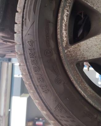 Gomme semi nuove