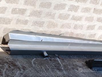Due canali per gronde in acciaio zincato nuove