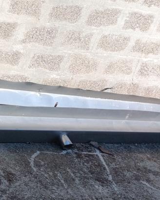 Due canali per gronde in acciaio zincato nuove