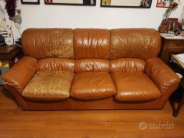 Divano in pelle tre posti