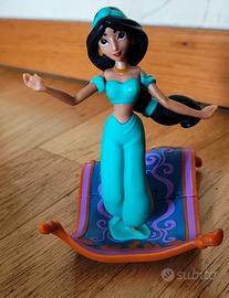 Jasmine con il suo tappeto magico. Disney