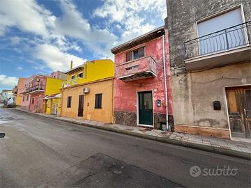 APPARTAMENTO DA RISTRUTTURARE-TERRAZZA E CORTILETT